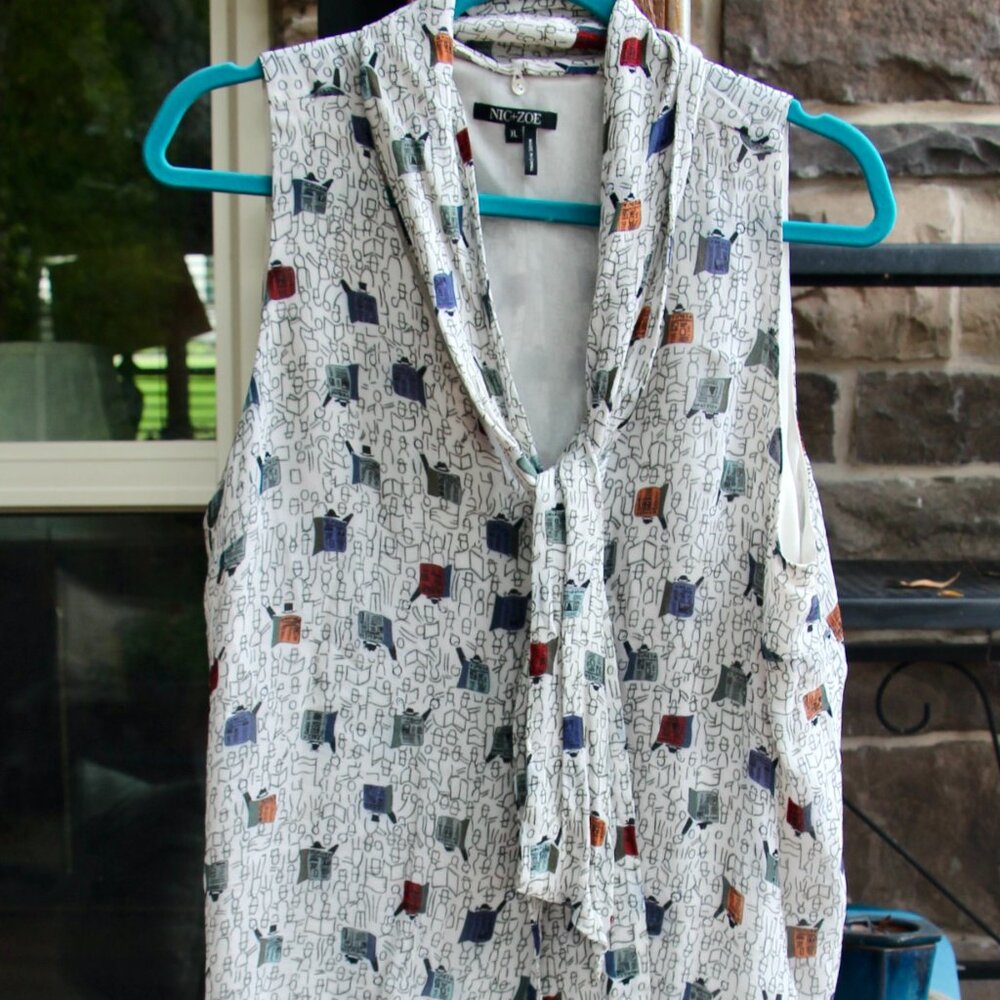 Nic & Zoe sleeveless blouse with removable tie
